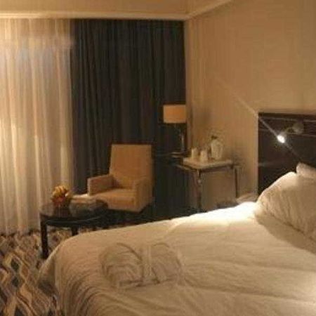 Ramada Hotel & Suites Amman Phòng bức ảnh