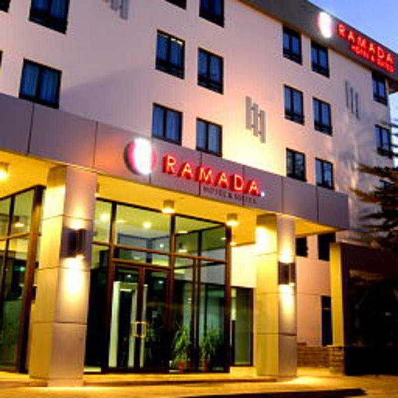 Ramada Hotel & Suites Amman Ngoại thất bức ảnh